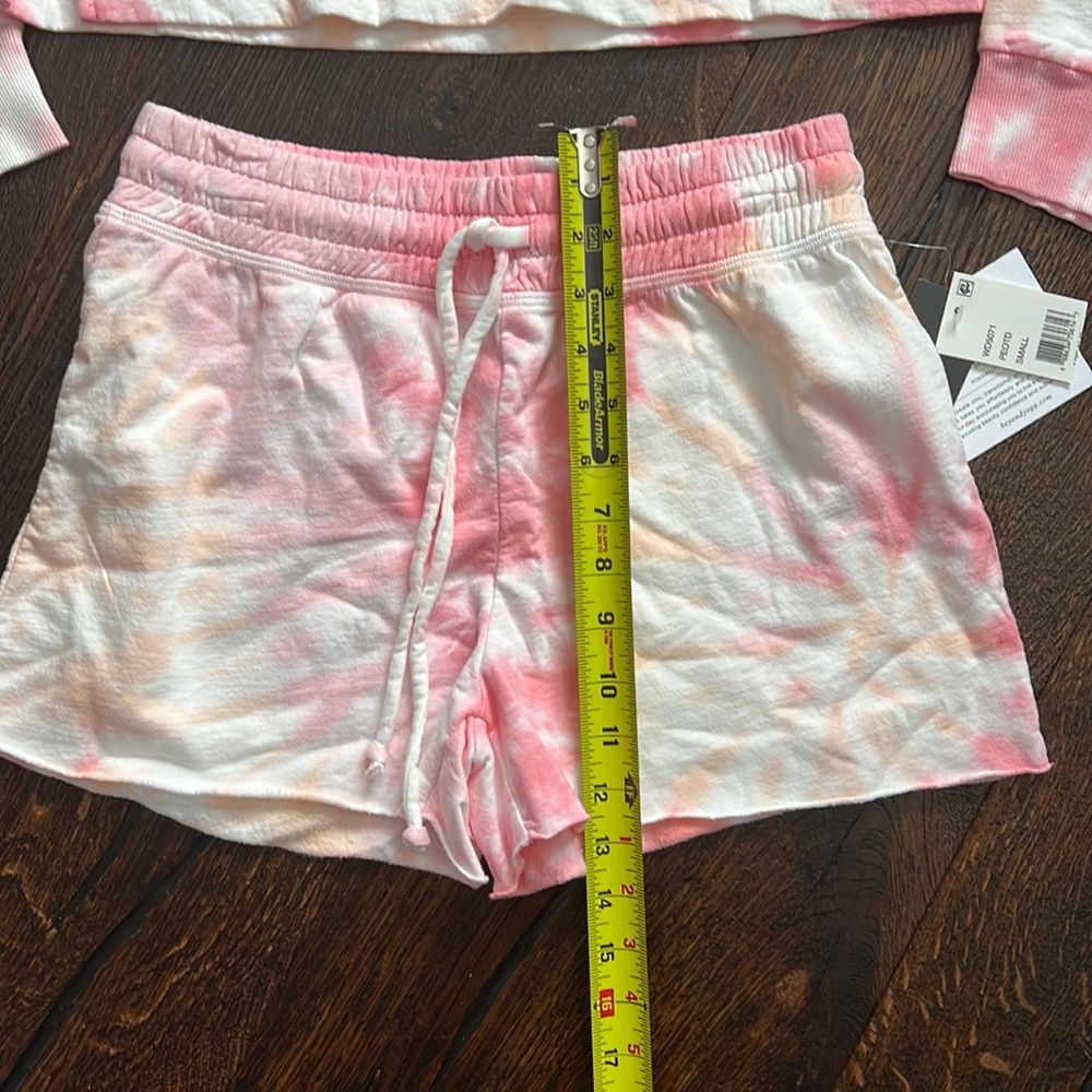 30. Beyond Yoga Weekend Pullover & Come Through Shorts Set Size Small - Picture 5 of 7